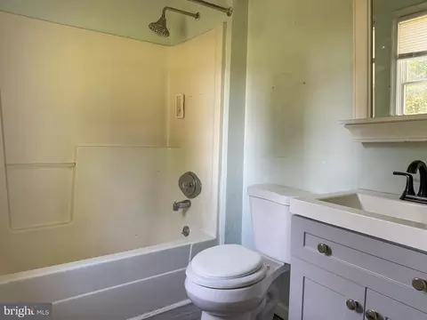 Bath - 7250 Bayside Dr, Dover, DE 19901 photo 5 of 5