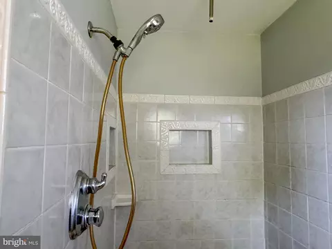 Bath - 7250 Bayside Dr, Dover, DE 19901 photo 3 of 5