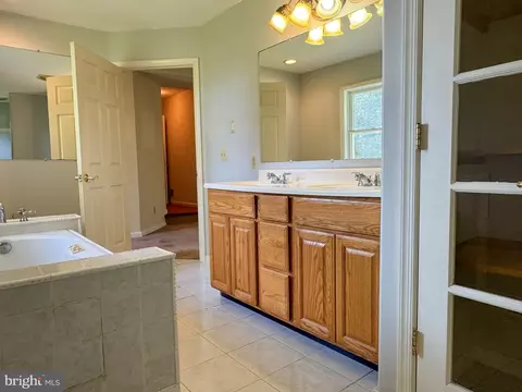 Bath - 7250 Bayside Dr, Dover, DE 19901 photo 2 of 5