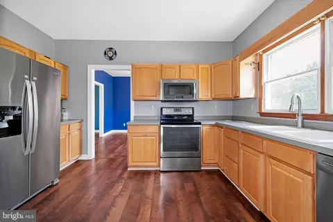 Kitchen - 294 Fieldcrest Dr, Dover, DE 19904 photo 2 of 2