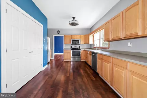 Entry Way - 294 Fieldcrest Dr, Dover, DE 19904 photo 2 of 4