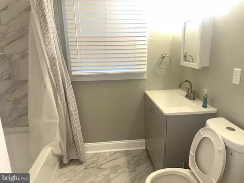 Bath - 422 Frear Dr #422, Dover, DE 19901 photo 2 of 4