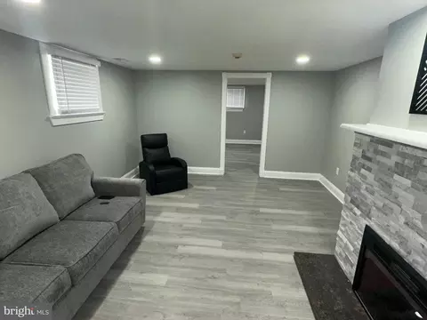 Living - 422 Frear Dr #422, Dover, DE 19901 photo 2 of 5