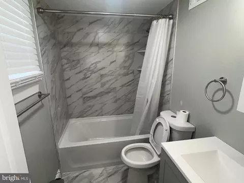 Bath - 422 Frear Dr #422, Dover, DE 19901 photo 1 of 4