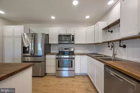 Kitchen - 1104 Bloomfield Dr, Harrington, DE 19952 photo 1 of 2
