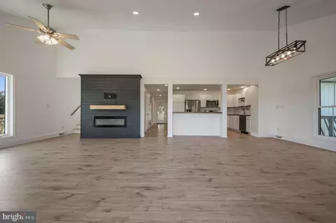 Living - 1104 Bloomfield Dr, Harrington, DE 19952 photo 2 of 11