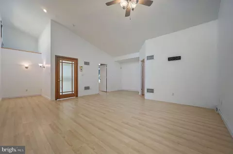 Living - 1104 Bloomfield Dr, Harrington, DE 19952 photo 10 of 11