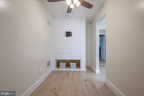 Entry Way - 1104 Bloomfield Dr, Harrington, DE 19952 photo 5 of 8