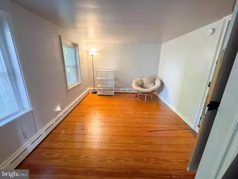 Living - 14 E Commerce St, Smyrna, DE 19977 photo 2 of 2