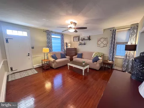 Entry Way - 14 E Commerce St, Smyrna, DE 19977 photo 1 of 5