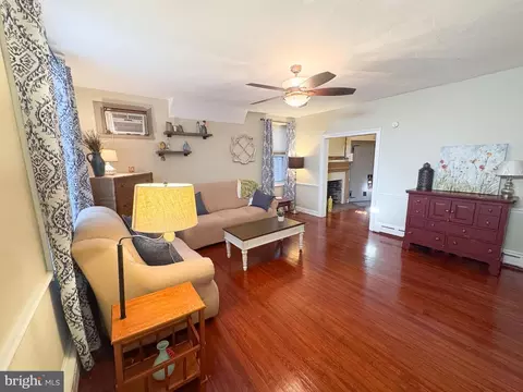 Living - 14 E Commerce St, Smyrna, DE 19977 photo 1 of 2