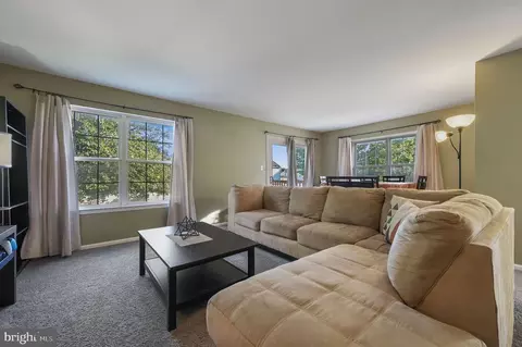 Living - 136 Thames, Dover, DE 19904 photo 2 of 5