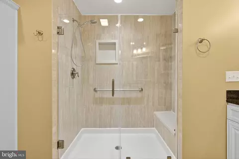 Bath - 37 Siltstone Dr, Dover, DE 19901 photo 3 of 4