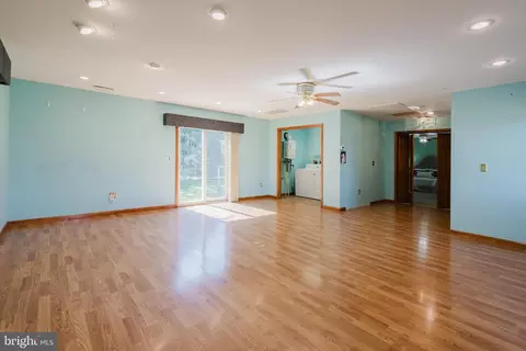 Living - 74 Connie Ln, Dover, DE 19901 photo 3 of 3