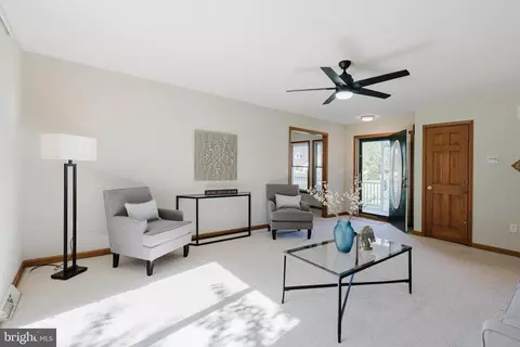 Living - 74 Connie Ln, Dover, DE 19901 photo 2 of 3