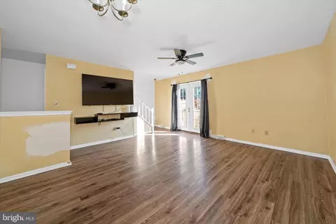 Living - 311 Stone Brook Pl, Dover, DE 19904 photo 2 of 4