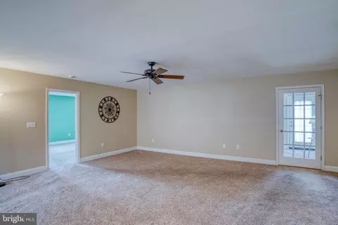Living - 175 Claystone Dr, Dover, DE 19901 photo 3 of 4