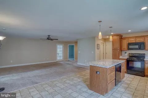 Living - 175 Claystone Dr, Dover, DE 19901 photo 4 of 4