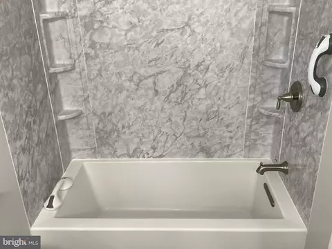 Bath - 115 Fox Hall Dr, Dover, DE 19904 photo 3 of 4