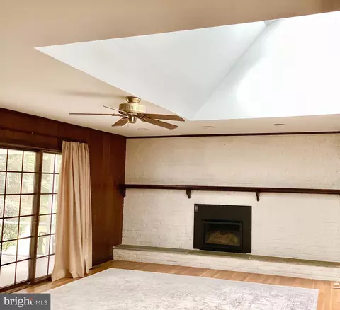 Living - 115 Fox Hall Dr, Dover, DE 19904 photo 3 of 4