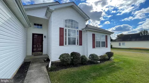 121 Garrisons Lake Blvd, Smyrna, DE 19977