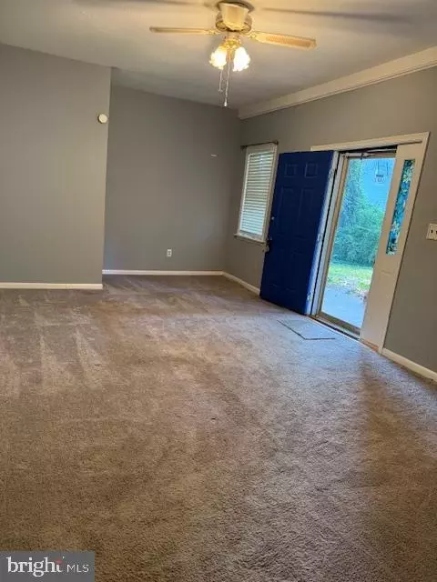 Living - 14 Draper Dr, Dover, DE 19901 photo 1 of 1