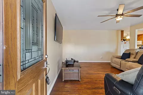 Entry Way - 1401 S Hancock Ave, Dover, DE 19901 photo 1 of 5