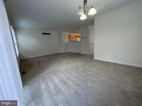 Living - 127 E Sheldrake Cir, Dover, DE 19904 photo 3 of 3