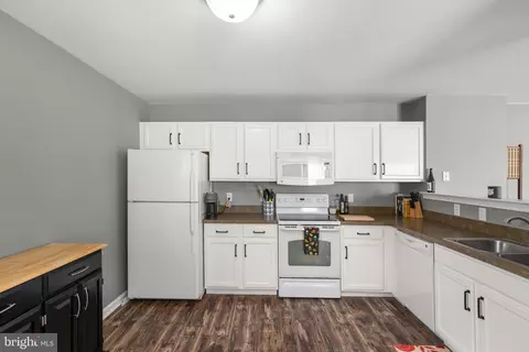 Kitchen - 351 Paradee Dr, Dover, DE 19904 photo 1 of 3