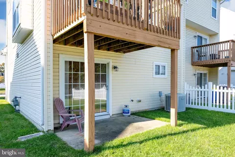 Exterior - 351 Paradee Dr, Dover, DE 19904 photo 4 of 7