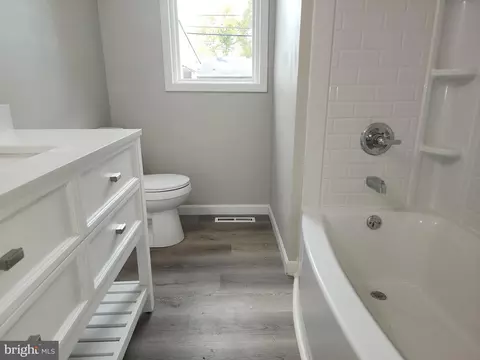 Bath - 374 David Hall Rd, Dover, DE 19904 photo 1 of 4