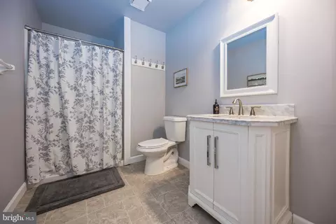 Bath - 105 Matthew Ct, Dover, DE 19904 photo 2 of 6