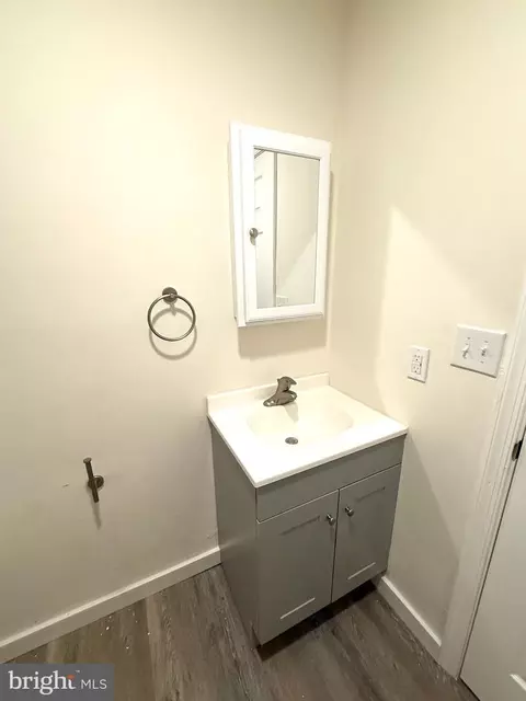 Bath - 124 Spruance Rd, Dover, DE 19901 photo 3 of 3