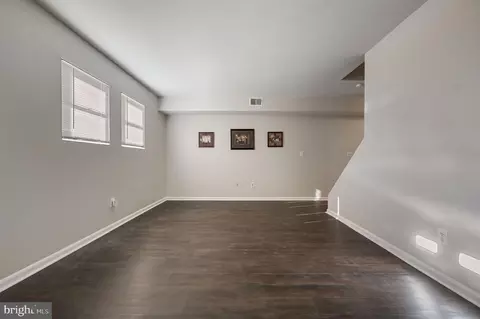 Living - 33 Spruance Rd, Dover, DE 19901 photo 1 of 7