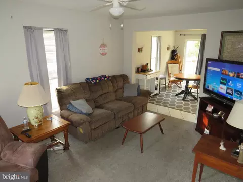 749 W North St, Dover, DE 19904 photo 2