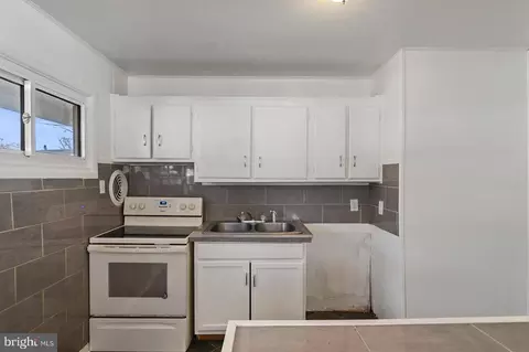 Kitchen - 430 Collins Dr, Dover, DE 19901 photo 1 of 2