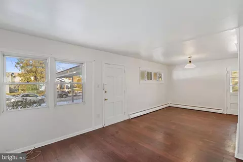 Living - 430 Collins Dr, Dover, DE 19901 photo 1 of 2