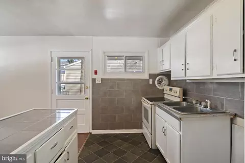 Kitchen - 430 Collins Dr, Dover, DE 19901 photo 2 of 2