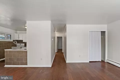 Entry Way - 430 Collins Dr, Dover, DE 19901 photo 1 of 2