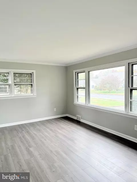 Living - 949 Westview Ter, Dover, DE 19904 photo 3 of 6