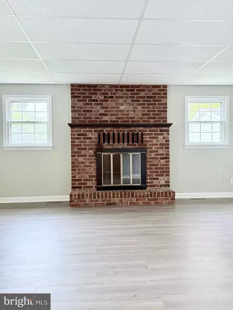 Living - 949 Westview Ter, Dover, DE 19904 photo 4 of 6