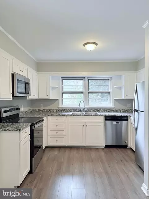 Kitchen - 949 Westview Ter, Dover, DE 19904 photo 2 of 3