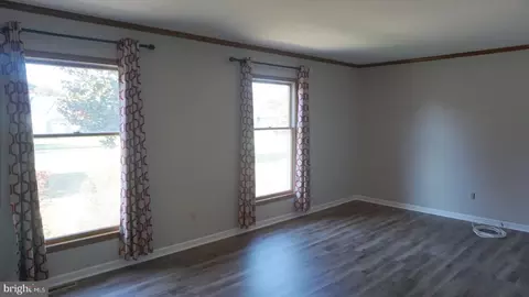 Living - 32 Nanticoke Dr, Dover, DE 19904 photo 2 of 3