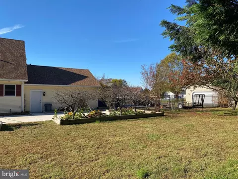 Exterior - 32 Nanticoke Dr, Dover, DE 19904 photo 6 of 10