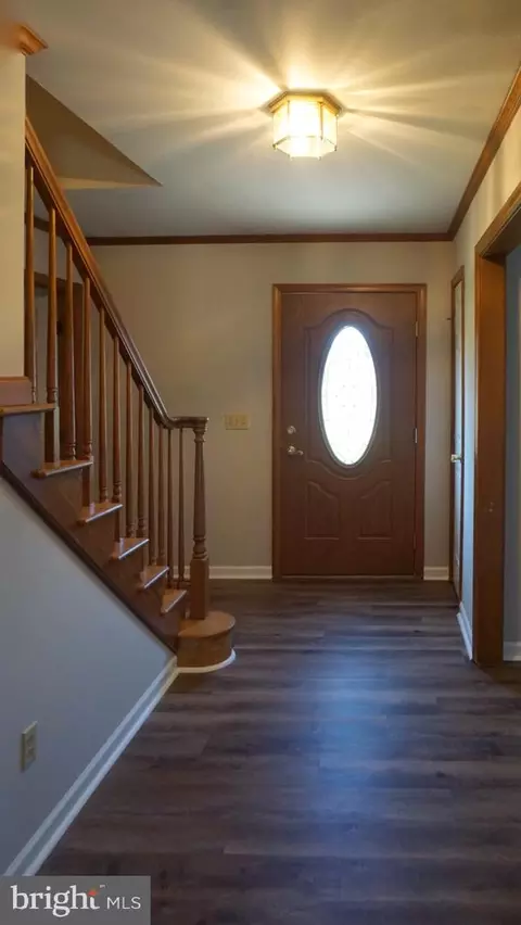 Entry Way - 32 Nanticoke Dr, Dover, DE 19904 photo 5 of 11