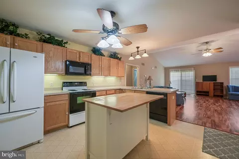 Kitchen - 38 Planters Run Ct, Dover, DE 19901 photo 2 of 4
