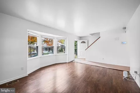 Living - 225 N New St, Dover, DE 19904 photo 1 of 5