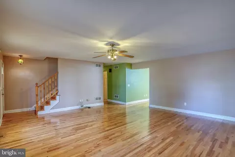 Living - 7 Birchfield Dr, Dover, DE 19904 photo 3 of 8