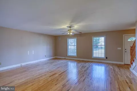 Living - 7 Birchfield Dr, Dover, DE 19904 photo 4 of 8