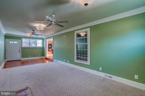 Living - 7 Birchfield Dr, Dover, DE 19904 photo 5 of 8